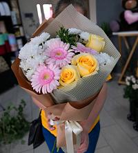 Букет цветов из:  Герберы, Розы и Хризантемы в Угличе