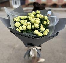 Букет Белые кустовые розы Солинеро в Угличе
