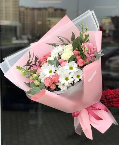 Букет цветов из: Розы, Лизиантусы и Хризантемы в Угличе